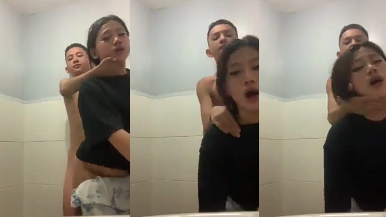 Bokep Indo ABG Paksa Pacar Ngentot di Toilet