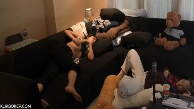 Bokep Indo Kaari Noa Lagi Live Tidur Buka Baju Keliatan Pentilnya